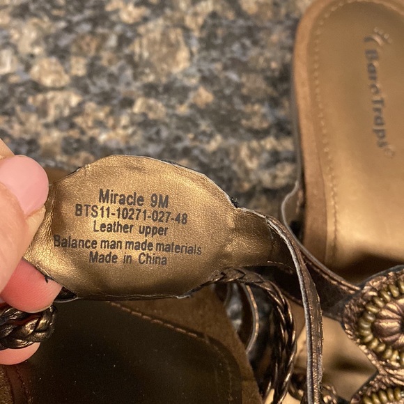 Bear Traps leather multi-strap slides with bead & stone detail, Bronze, size 9 M - Picture 7 of 7